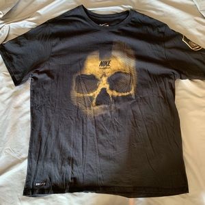 NWOT Nike gold skull XXL dri fit tee
